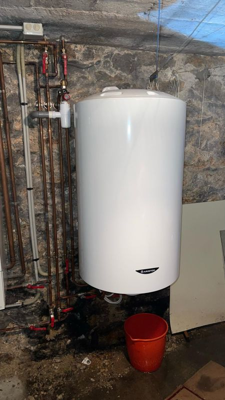 Ballon d'eau chaude Ariston vertical